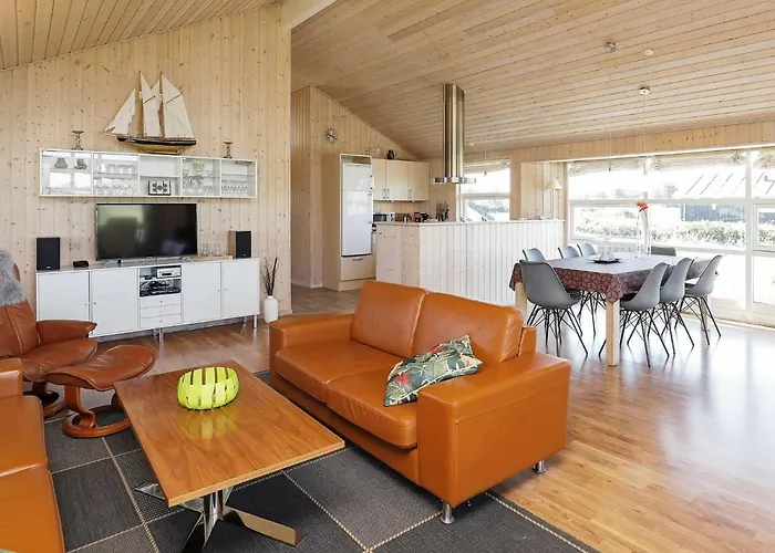 9 Person In Hirtshals-by Traum