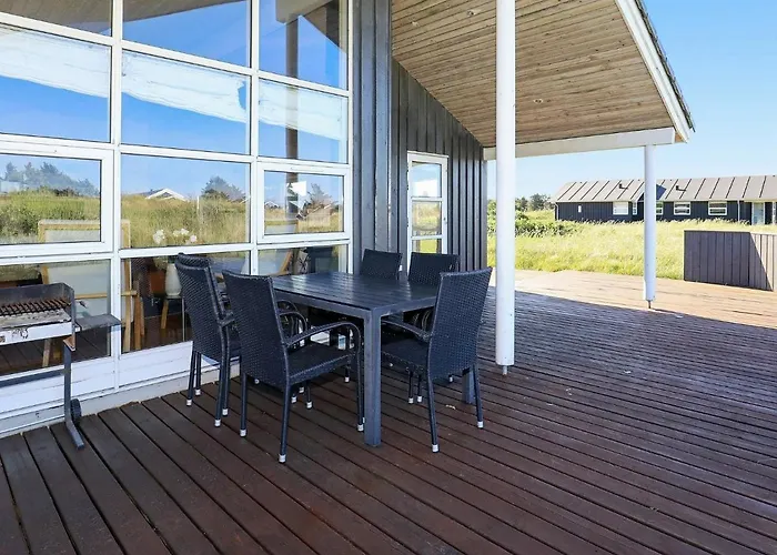 9 Person In Hirtshals-by Traum