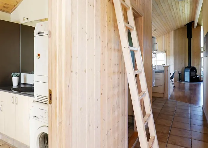 9 Person In Hirtshals-by Traum